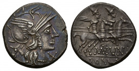 REPÚBLICA ROMANA. JUNIA. M. Junius Silanus. Denario. Roma (145 a.C.). A/ Cabeza de Roma a der., detrás cabeza de asno. R/ Dióscuros a der., debajo M I...