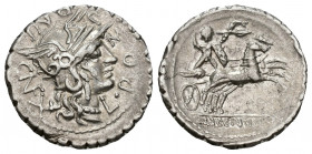 REPÚBLICA ROMANA. POMPONIA. L. Pomponius Cn. F.Denario. Narbo (118 a.C.). A/ Cabeza de Roma a der., detrás L POMPONI CN F. R/ Bituitio en biga a der.,...