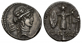 PERIODO DE JULIO CÉSAR A AUGUSTO. CÉSAR. Denario. Ceca móvil (48-47 a.C.). A/ Cabeza femenina diademada y laureada a der., detrás IIT. R/ Trofos con a...
