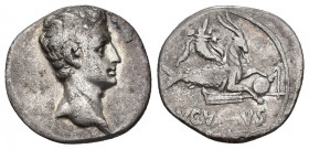 PERIODO DE JULIO CÉSAR A AUGUSTO. AUGUSTO. Denario. Colonia Patricia (18-17 c.C.). A/ Cabeza a der. R/ Capricornio a izq. con globo, timón y cornucopi...