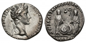 PERIODO DE JULIO CÉSAR A AUGUSTO. AUGUSTO. Denario. Lugdunum (7-6 a.C.). A/ Cabeza laureada de Augusto a der. R/ Los césares Cayo y Lucio con lanzas y...