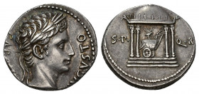 PERIODO DE JULIO CÉSAR A AUGUSTO. AUGUSTO. Denario. Colonia Patricia (18 a.C.). A/ Cabeza laureada a der.; CAE(SARI) AVGVSTO. R/ Templo circular con c...