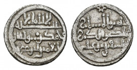 ACUÑACIONES HISPANO-ÁRABES. ALMORÁVIDES. Tasfin b. Ali con el emir Ibrahim. Quirate. S/f. S/c. AR 0,92 g. 11,04 mm. Hazard-1036. Benito-Db3. MBC+.