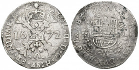 CARLOS II. Patagón. 1672. Bruselas. A/ CAROL II D G HISP ET INDIAR REX. R/ ARCHID AVST DVX BVRG BRAB Zc. AR 27,61 g. 43,06 mm. Vanhoudt-698.BS. DEL I-...