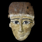 ANTIGUO EGIPTO. Máscara de sarcófago femenino. Tercer Periodo Intermedio (c.700-500 a. C). Madera de cedro. Altura 33cm. Ex Bridgeview Gallery (Austra...