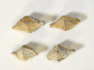 ROMA. República Romana. Lote de 4 glandes bicónicos. Con inscripción CN MAG (Cneo Pompeyo Magno). Plomo (siglo I a.C. ). Altura 4,3 a 5,5 cm.