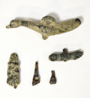 ROMA. Imperio Romano. Lote de 5 objetos: tres amuletos fálicos dobles y dos higas (ss. I-II d.C.). Algunos han perdido la anilla. Bronce. Longitud ent...