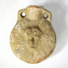 ROMA. Imperio Romano. Ampulla con representación frontal deL Sol en ambas caras (ss. I-IV d.C.). Terracota. Altura 8,8 cm.