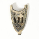 PERÍODO MEDIEVAL. Contera de vaina (ss. XIII-XV d.C.). Bronce. Longitud 5, 5 cm.
