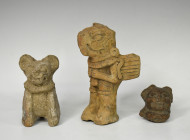 PREHISPÁNICO. Lote de 3 figuras zoomorfas. Cultura Maya (550-950 d. C.). Terracota. Todas ellas fracturadas o con pérdidas. Altura de 5 a 11,6 cm.