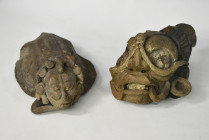 PREHISPÁNICO. Lote de 2 figuras: un fragmento de máscara y una figura en el interior de un caparazón de tortuga. Cultura Maya (550-950 d. C.) y Moche ...