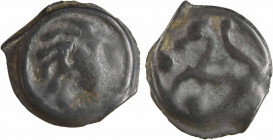 Sénons, potin dit à la tête d'indien, 52-40 av. J.-C
A/Anépigraphe
Profil à droite, la chevelure est faite d'arcs-de-cercle bouletés à leur extrémit...