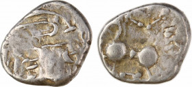 Séquanes, denier TOGIRIX, c.80-50 av. J.-C
A/[TOGIRIX]
Tête masculine à gauche
R/[TOGIRIX]
Cheval galopant à gauche ; en dessous, un serpent dont ...