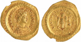 Anastase, trémissis, Constantinople, 491-518
A/D N ANASTA - SIVS P P AVG
Buste diadémé à droite, drapé et cuirassé, vu de trois quarts en avant
R/V...