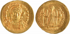 Justin Ier, solidus, Constantinople, 518-527
A/D N IVSTI-NVS P P AVG
Buste casqué et diadémé vu de trois quarts de face à droite, avec cuirasse, ten...