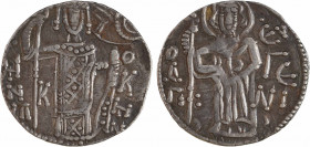 Manuel Ier, aspre d'argent, Trébizonde, c.1240-1250
A/ODGI/ EVGENI
Saint Eugène nimbé, debout de face, tenant une longue croix
R/MNL/ OKH
Manuel d...