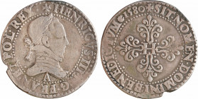Henri III, franc au col plat, 1580 Paris
A/(à 12 h.) + HENRICVS. III. D. G. FRAN. ET. POL. REX.
Buste à droite du Roi, lauré et cuirassé, avec un co...
