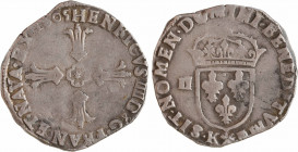 Henri IV, quart d'écu, croix feuillue de face, 1605 Bordeaux, variété coin bouché
A/(à 12 h.) HENRICVS. IIII. D (différent) G. FRAN. ET. NAVA. REX (d...