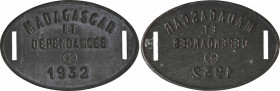 Madagascar, plaque de taxe, 1932
A/MADAGASCAR
Dans le champ : ET/ DÉPENDANCES/ (une roue)/ (date)
Uniface
SPL, Zinc, 36,0 mm, 5,50g, 12 h