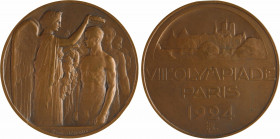 Bénard (R.) : VIIIe Olympiade de Paris, 1924 Paris
Une victoire debout à droite couronne des lauréats alignés en rang ; signature RAOUL BÉNARD
R/VII...