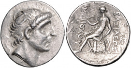 SELEUKIDISCHES REICH, Antiochos I., 280-261 v.Chr., AR Tetradrachme. Diad. älteres Gesicht. Rs.Apollo sitzt auf Omphalos mit Speer und Bogen, i.F. Mon...