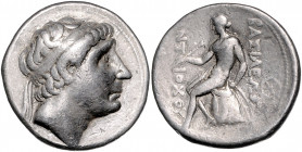 SELEUKIDISCHES REICH, Antiochos I., 280-261 v.Chr., AR Tetradrachme. Diad. mittelaltes Gesicht. Rs.Apollo sitzt auf Omphalos mit Speer und Bogen, i.F....