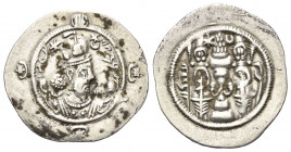 SASANIDEN, Hormizd IV., 579-590, AR Drachme, Jahr 10 =590, ZR =Zarang in Sistan. Gekrönte Büste r. Rs.Feueraltar. 4,05g.
ss
Vgl.Mitch.1095f