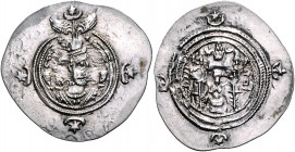 SASANIDEN, Xusro II., 590-628, AR Drachme Jahr 6, AYRA =Eran-Xurrah-Sapur (Susa) in Xuizstan. Gekrönte Büste. Rs.Feueraltar. 4,04g.
ss
Mitch.1135 Va...