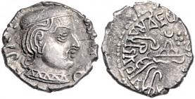 WESTLICHE SATRAPEN, Rudrasena, 256-278, als Mahakshatrapa, AR Drachme. Büste mit Kappe r. Rs.Berg mit Mond und Sternen, umher Schrift. 1,96g.
l.dez.,...