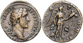 RÖMISCHES REICH, Antoninus Pius, 138-161, AE Dupondius COS III =143/144, Rom. Büste mit Strahlenkrone r. Rs.Victoria schreitet r. mit Trophäen. 11,57g...