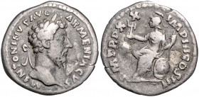 RÖMISCHES REICH, Marcus Aurelius, 161-180, AR Denar (165), Rom. Belorb. Büste r., M ANTONINVS AVG ARMENIACVS. Rs.Rom l. sitzend, hält Palladium und Fü...