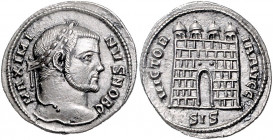 RÖMISCHES REICH, Maximinus II. als Caesar, 305-308, AR Argenteus, SIS =Siscia. Belorb. Kopf r. Rs.Lagertor mit 4 Türmen, VICTORIA AVGG. 2,92g. Nicht i...