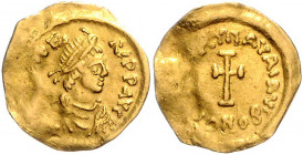 BYZANTINISCHES REICH, Tiberius II. Constantinus, 578-582, AV Tremissis CONOB =Konstantinopel. Diad. Büste r. Rs.Kreuz. 1,33g.
GOLD, prägeschw., ss
S...