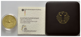 BUNDESREPUBLIK DEUTSCHLAND, 100 Euro 2005 J. Fußball-WM.
Ware ist MwSt-befreit
VAT tax free
GOLD, st
J.516
