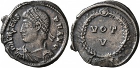 Valens, 364-378. Siliqua (Silver, 20 mm, 3.15 g, 7 h), Constantinopolis, 364-367. D N VALENS P F AVG Pearl-diademed, draped and cuirassed bust of Vale...