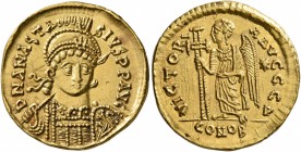Anastasius I, 491-518. Solidus (Gold, 20 mm, 4.37 g, 6 h), Constantinopolis, circa 492-507. D N ANASTASIVS P P AVG Helmeted, diademed and cuirassed bu...