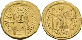Justinian I, 527-565. Solidus (Gold, 19 mm, 4.43 g, 6 h), Constantinopolis. D N IVSTINIANVS P P AVI Helmeted and cuirassed bust of Justinian facing, h...