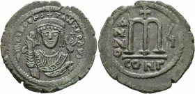 Tiberius II Constantine, 578-582. 40 Nummi (Bronze, 35 mm, 16.70 g, 12 h), Constantinopolis, RY 6 = 579/580. d m TIB CONS-TANT P P AVI Crowned facing ...