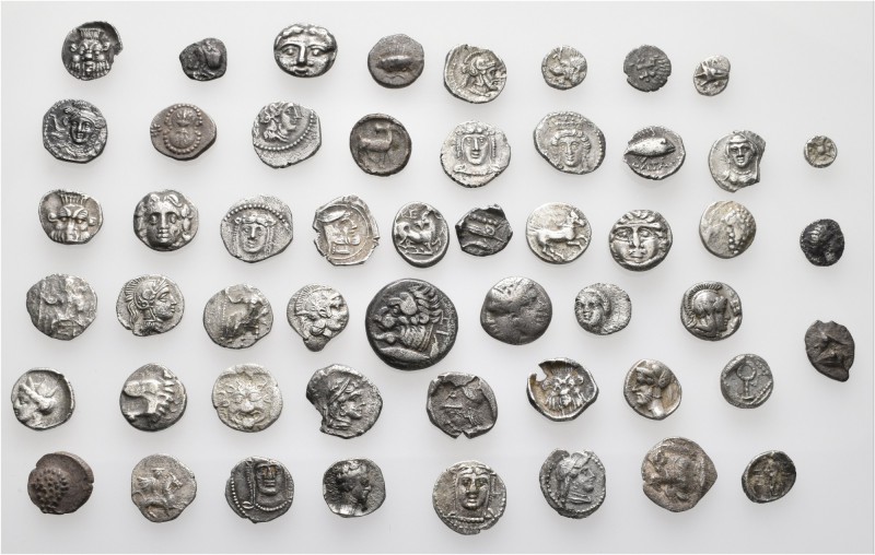 A lot containing 52 silver coins. Fine to very fine. LOT SOLD AS IS, NO RETURNS....
