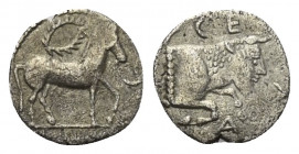Sizilien. Gela.

 Litra (Silber). Ca. 316 - 310 v. Chr.
Vs: Pferd mit Zaumzeug nach rechts stehend, darüber Kranz.
Rs: Vorderteil des androkephale...