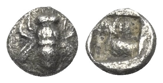Ionien. Ephesos.

 Obol (Silber). Um 550 v. Chr.
Vs: Biene.
Rs: Quadratum In...