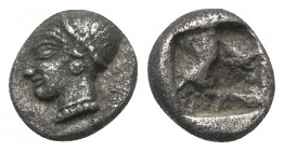 Ionien. Phokaia.

 Diobol (Silber). Ca. 510 - 494 v. Chr.
Vs: Archaischer Kopf der Athena mit Helm links.
Rs: Quadratum incusum.

10 mm. 1,18 g....