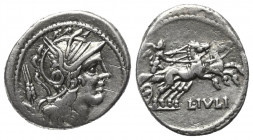 L. Iulius.

 Denar (Silber). 141 v. Chr. Rom.
Vs: Kopf der Roma mit geflügeltem Greifenkopfhelm rechts, dahinter Kornähre.
Rs: L IVLI. Victoria in...