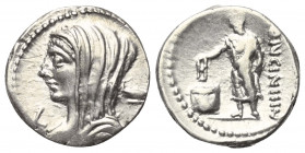 L. Cassius Longinus.

 Denar (Silber). 60 v. Chr. Rom.
Vs: Verschleierte Büste der Vesta mit Diadem links, dahinter Schale (cylix), davor Kontrollm...