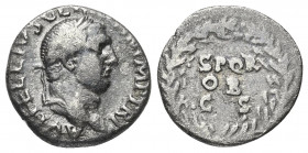 Vitellius (69 n. Chr.).

 Denar (Silber). 69 n. Chr. Rom.
Vs: A VITELLIVS GERMAN IMP TR P. Kopf mit Lorbeerkranz rechts.
Rs: SPQR / OB / CS in Eic...