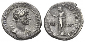 Hadrianus (117 - 138 n. Chr.).

 Denar (Silber). 117 n. Chr. Rom.
Vs: IMP CAES TRAIAN HADRIANO AVG DIVI TRA. Büste mit Lorbeerkranz und Drapierung ...