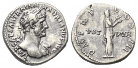 Hadrianus (117 - 138 n. Chr.).

 Denar (Silber). 119 - 122 n. Chr. Rom.
Vs: IMP CAESAR TRAIAN HADRIANVS AVG. Kopf mit Lorbeerkranz und Drapierung r...