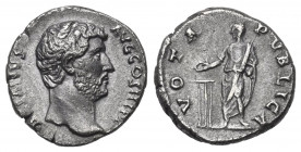 Hadrianus (117 - 138 n. Chr.).

 Denar (Silber). 137 n. Chr. Rom.
Vs: HADRIANVS AVG COS III P P. Kopf rechts.
Rs: VOTA PVBLICA. Hadrian in Toga na...