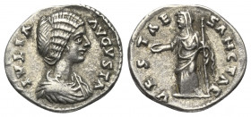 Iulia Domna (gest. 217 n. Chr.).

Denar (Silber). 196 - 202 n. Chr. Laodicea ad Mare.
Vs: IVLIA AVGVSTA. Drapierte Büste rechts.
Rs: VESTAE SANCTA...