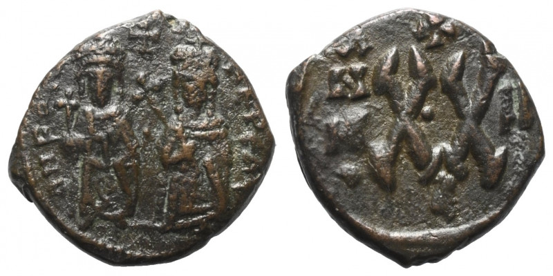 Phocas (602 - 610 n. Chr.).

 1/2 Follis (20 Nummi). Jahr nicht lesbar. Theoup...